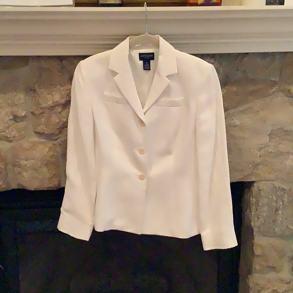 Ann Taylor 6P white blazer